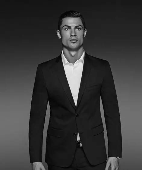 《英勇之地》手游全平台预约突破500万！今日开启预下载