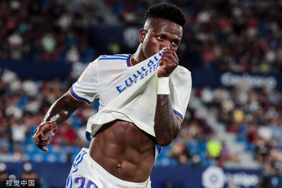 LPL季中赛迎来首败！圣枪哥沦为突破口，观众：Tabe选Bin是对的