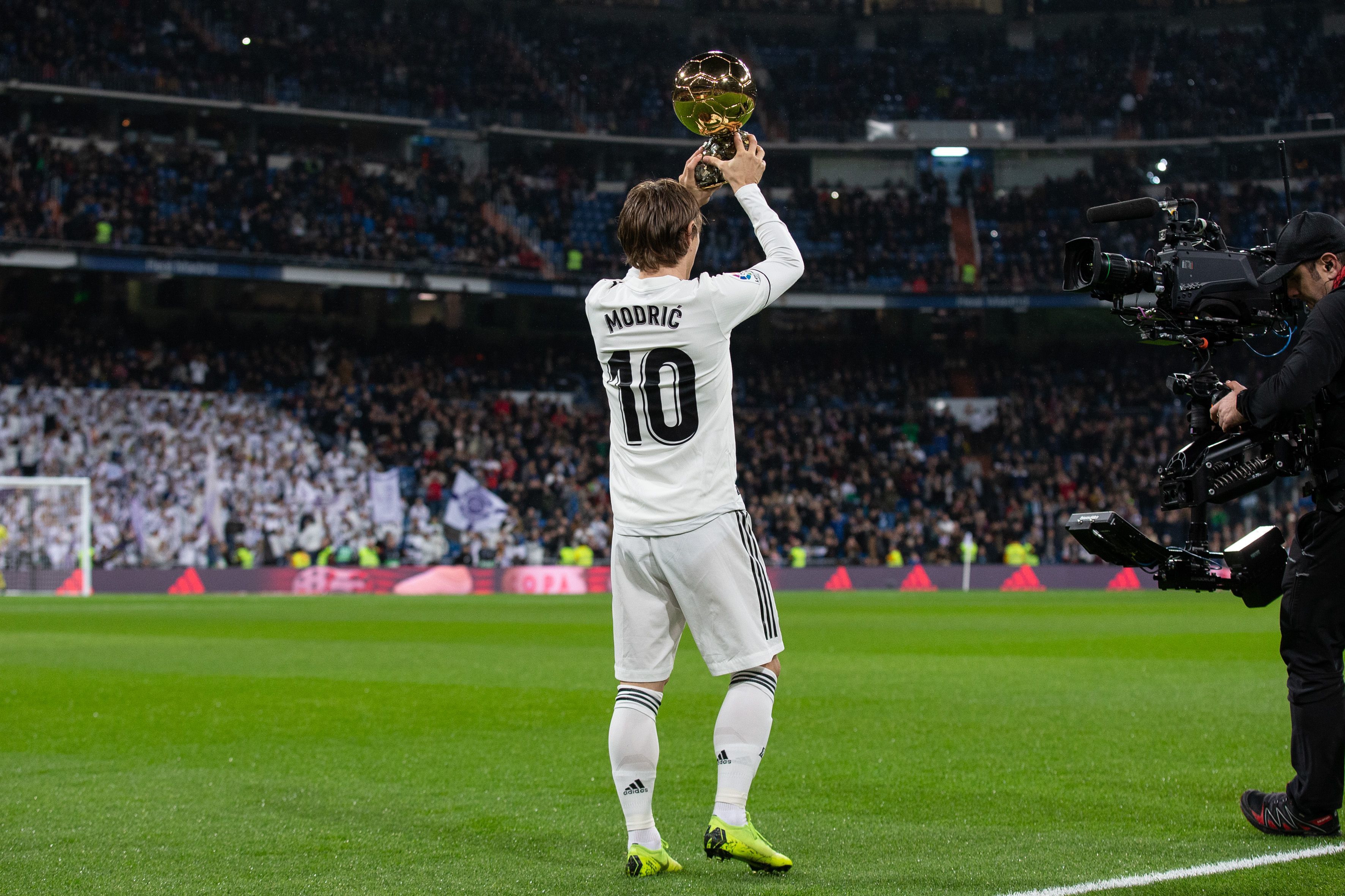 姆巴佩抵达沙特备战西超杯，或将注射止痛药坚持出场