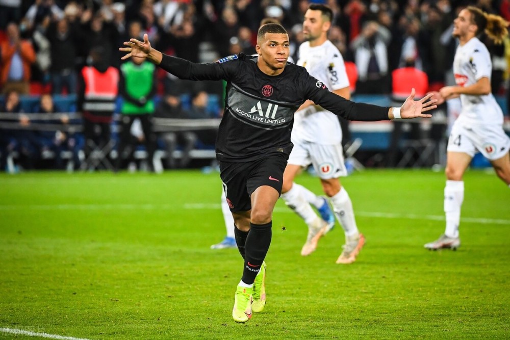 巴萨险胜，他预示着球队风格转变