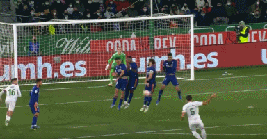 莱斯特城奇迹再现！白血病教练率队逆袭夺冠，小渔村人口仅1379人